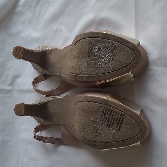 Size 9 beige and gold open toed high heels - Picture 8 of 8